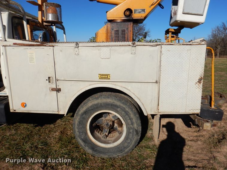 image for item DJ3771 1982 Ford F600  bucket truck