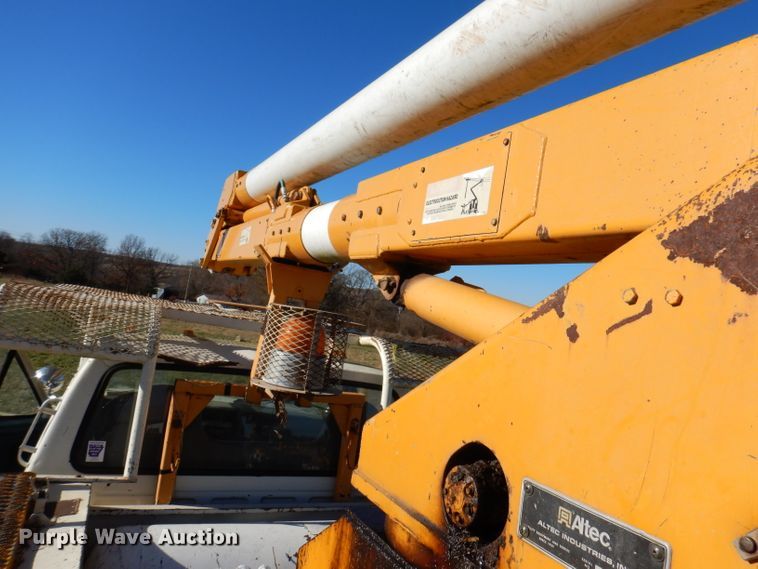 image for item DJ3771 1982 Ford F600  bucket truck