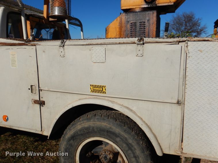 image for item DJ3771 1982 Ford F600  bucket truck