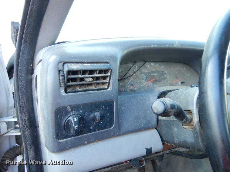 image for item DK3140 2000 Ford F450 Super Duty XL  flatbed truck