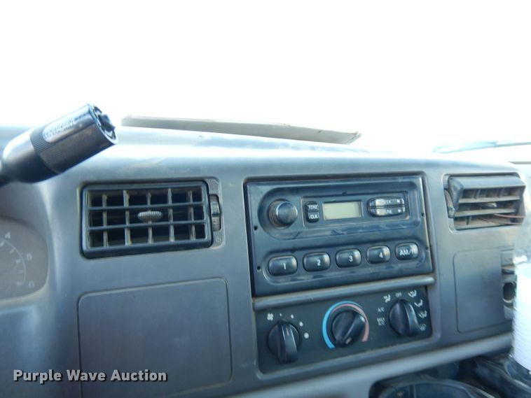 image for item DK3140 2000 Ford F450 Super Duty XL  flatbed truck