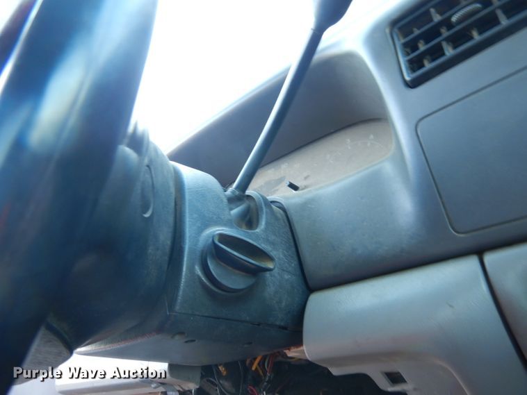 image for item DK3140 2000 Ford F450 Super Duty XL  flatbed truck