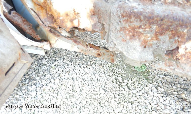 image for item DK3140 2000 Ford F450 Super Duty XL  flatbed truck