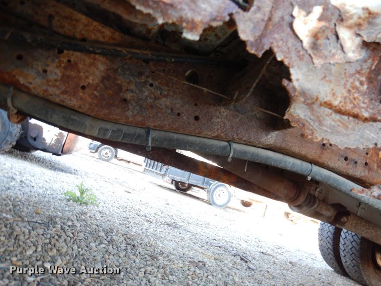 image for item DK3140 2000 Ford F450 Super Duty XL  flatbed truck