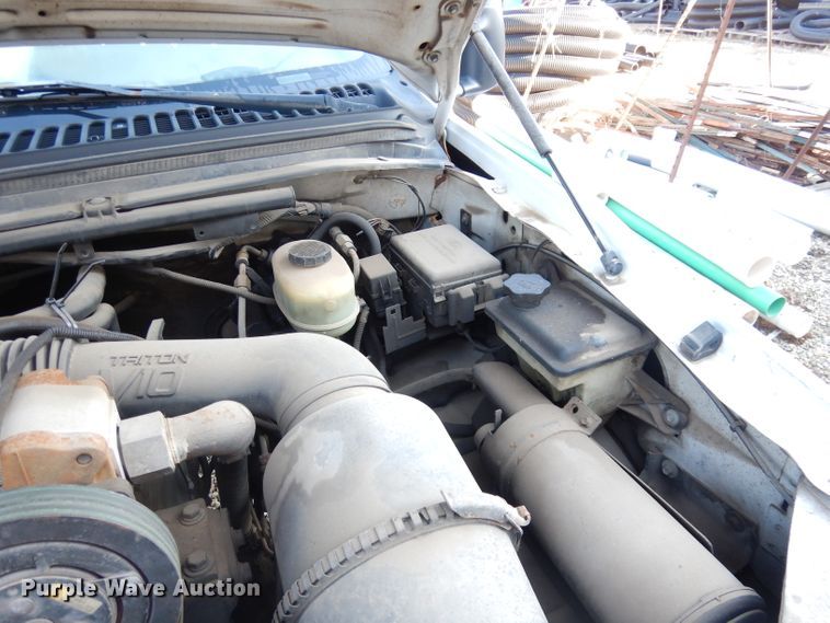 image for item DK3140 2000 Ford F450 Super Duty XL  flatbed truck