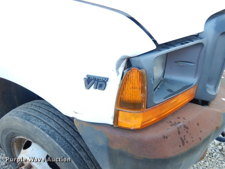 image for item DK3140 2000 Ford F450 Super Duty XL  flatbed truck