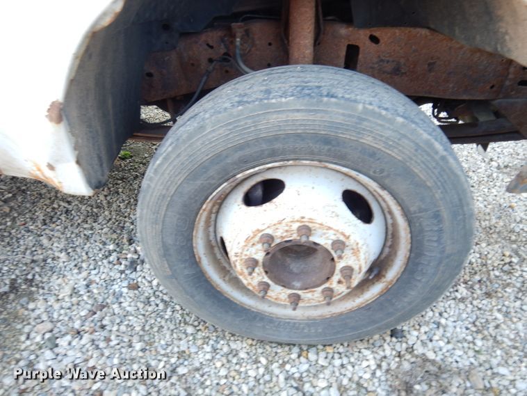 image for item DK3140 2000 Ford F450 Super Duty XL  flatbed truck