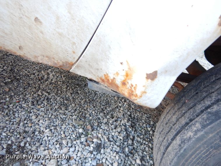 image for item DK3140 2000 Ford F450 Super Duty XL  flatbed truck