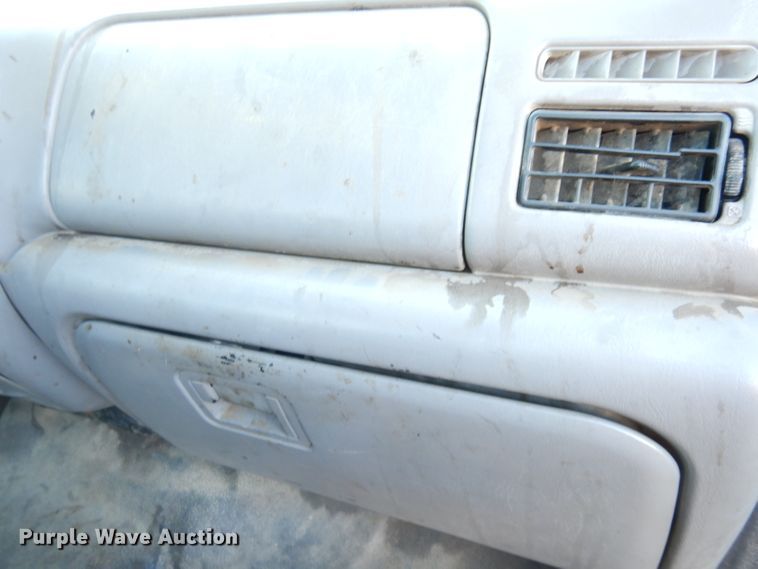 image for item DK3140 2000 Ford F450 Super Duty XL  flatbed truck