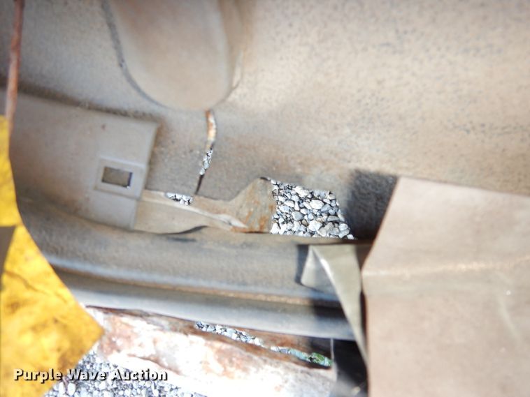 image for item DK3140 2000 Ford F450 Super Duty XL  flatbed truck