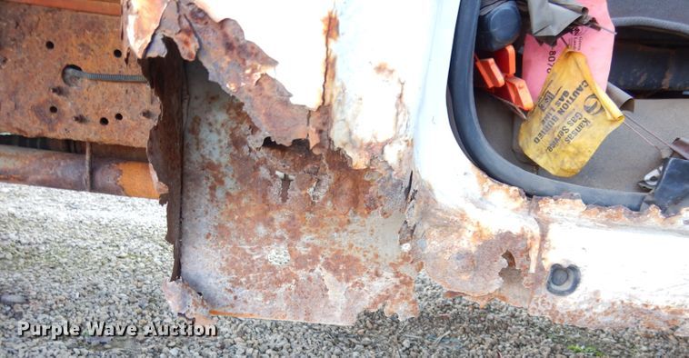 image for item DK3140 2000 Ford F450 Super Duty XL  flatbed truck