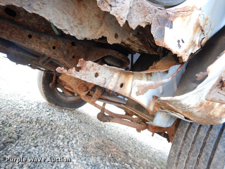 image for item DK3140 2000 Ford F450 Super Duty XL  flatbed truck