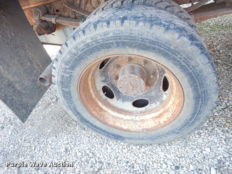 image for item DK3140 2000 Ford F450 Super Duty XL  flatbed truck