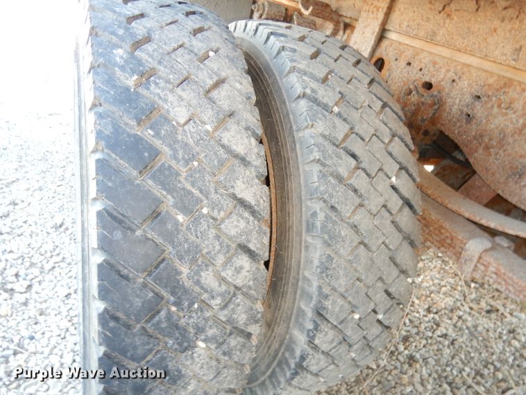 image for item DK3140 2000 Ford F450 Super Duty XL  flatbed truck