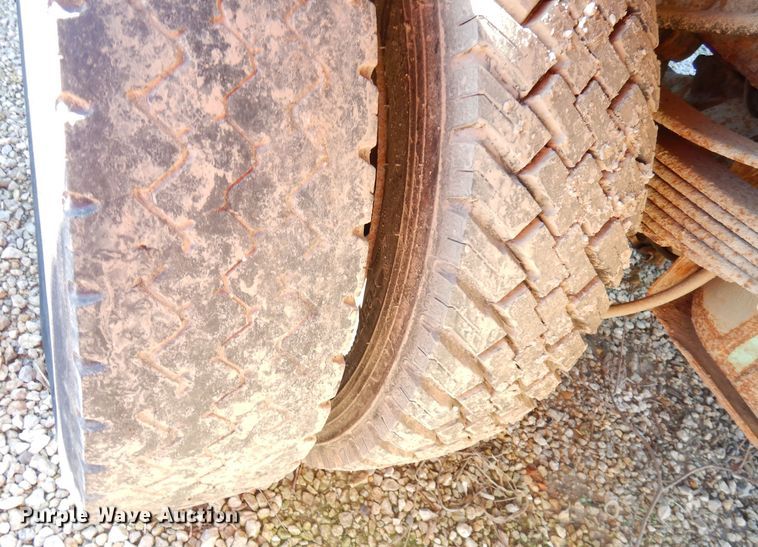 image for item DK3140 2000 Ford F450 Super Duty XL  flatbed truck