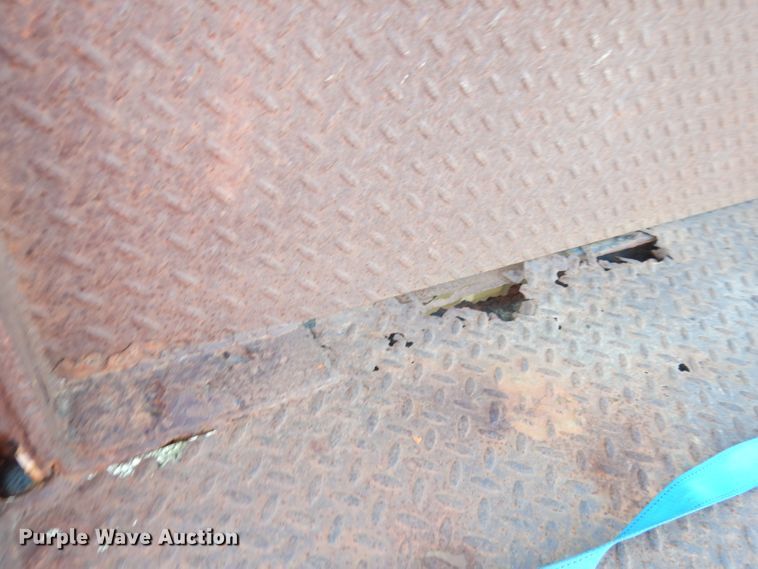 image for item DK3140 2000 Ford F450 Super Duty XL  flatbed truck