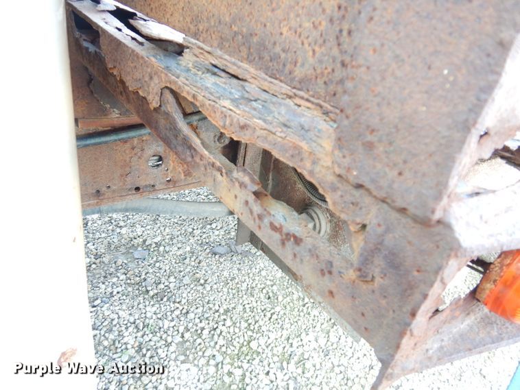 image for item DK3140 2000 Ford F450 Super Duty XL  flatbed truck