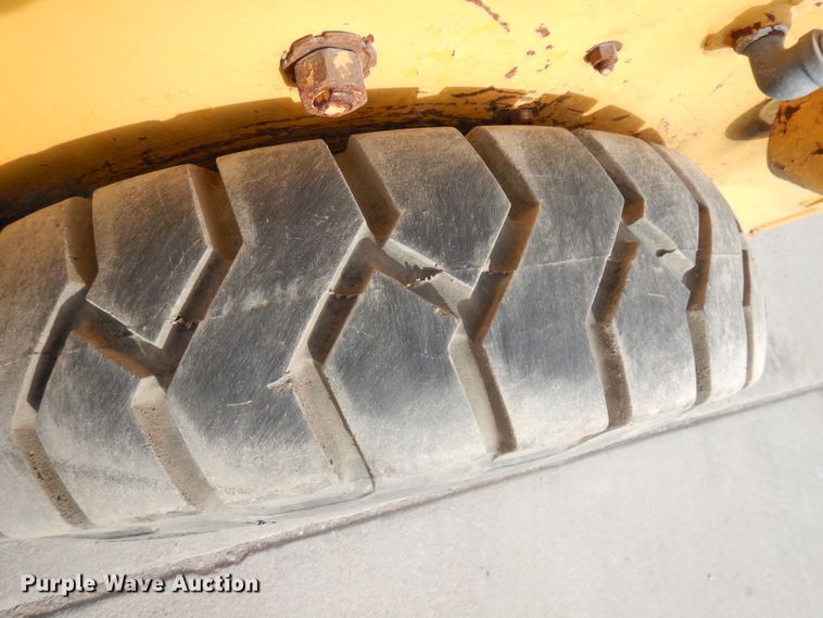 image for item DK3233 Case 1737  skid steer loader