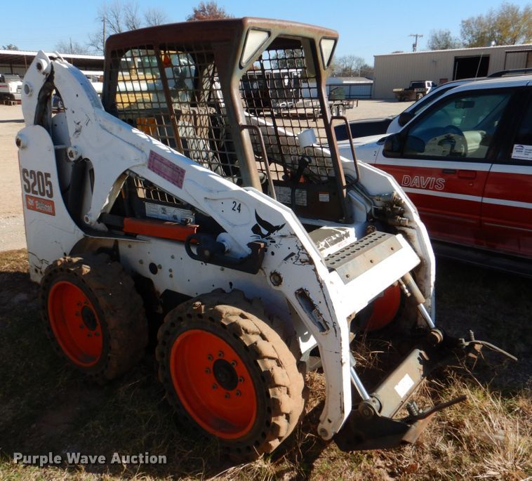 image for item DL0650 2009 Bobcat S205  skid steer loader