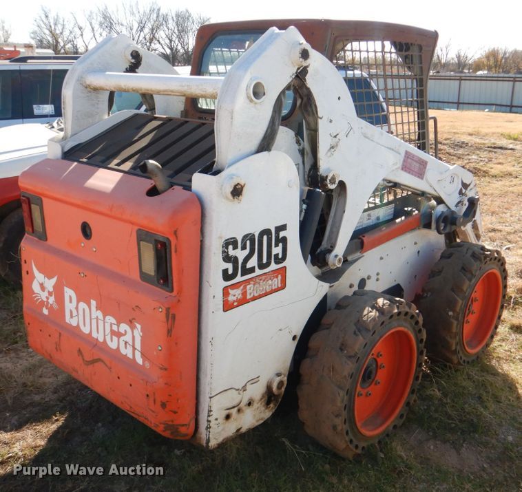 image for item DL0650 2009 Bobcat S205  skid steer loader