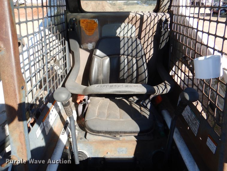 image for item DL0650 2009 Bobcat S205  skid steer loader