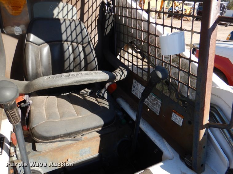 image for item DL0650 2009 Bobcat S205  skid steer loader