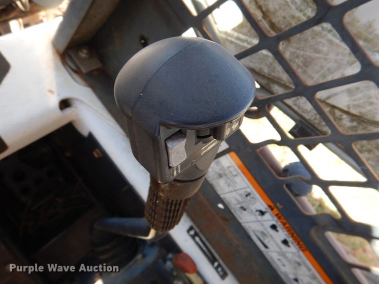 image for item DL0650 2009 Bobcat S205  skid steer loader