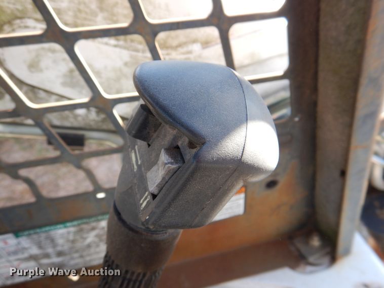 image for item DL0650 2009 Bobcat S205  skid steer loader