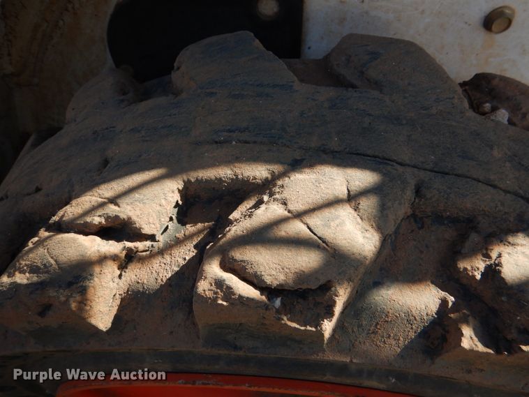 image for item DL0650 2009 Bobcat S205  skid steer loader