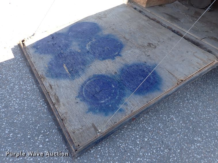 image for item DN2393 2005 Continental Cargo  enclosed cargo trailer