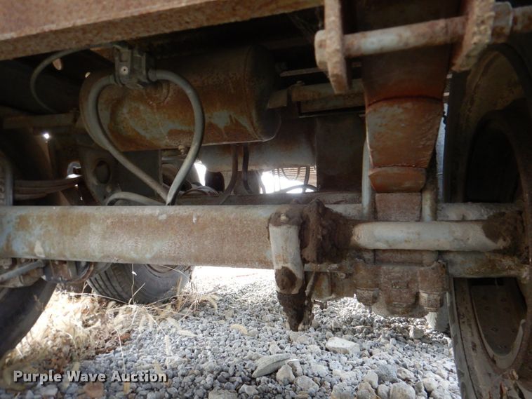 image for item DN2545 1988 Fruehauf  dry van trailer