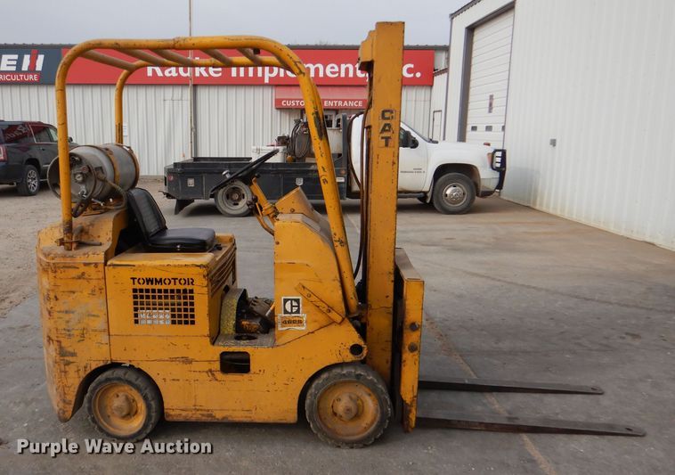 image for item DN5379 Towmotor 462SLP4024  forklift