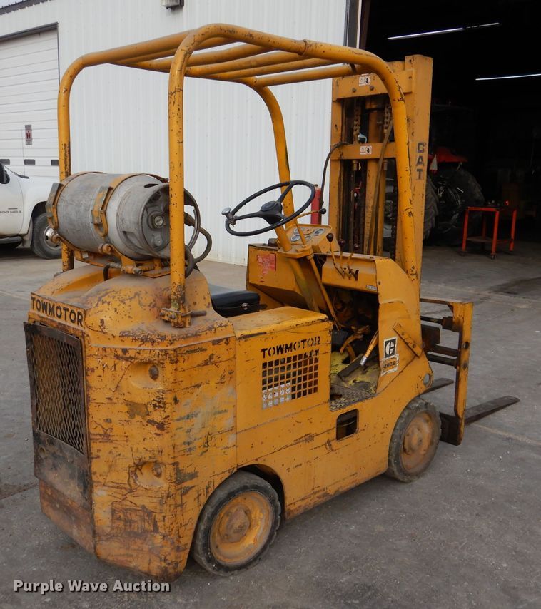 image for item DN5379 Towmotor 462SLP4024  forklift