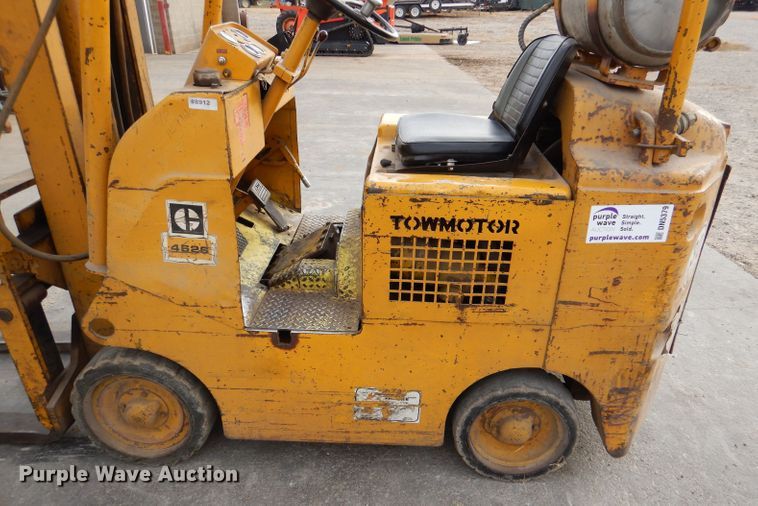 image for item DN5379 Towmotor 462SLP4024  forklift