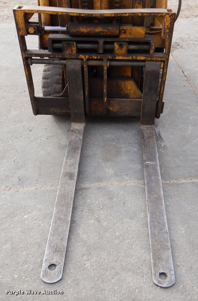 image for item DN5379 Towmotor 462SLP4024  forklift