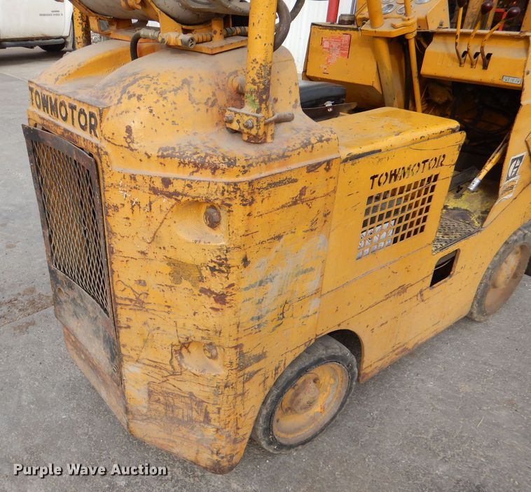 image for item DN5379 Towmotor 462SLP4024  forklift
