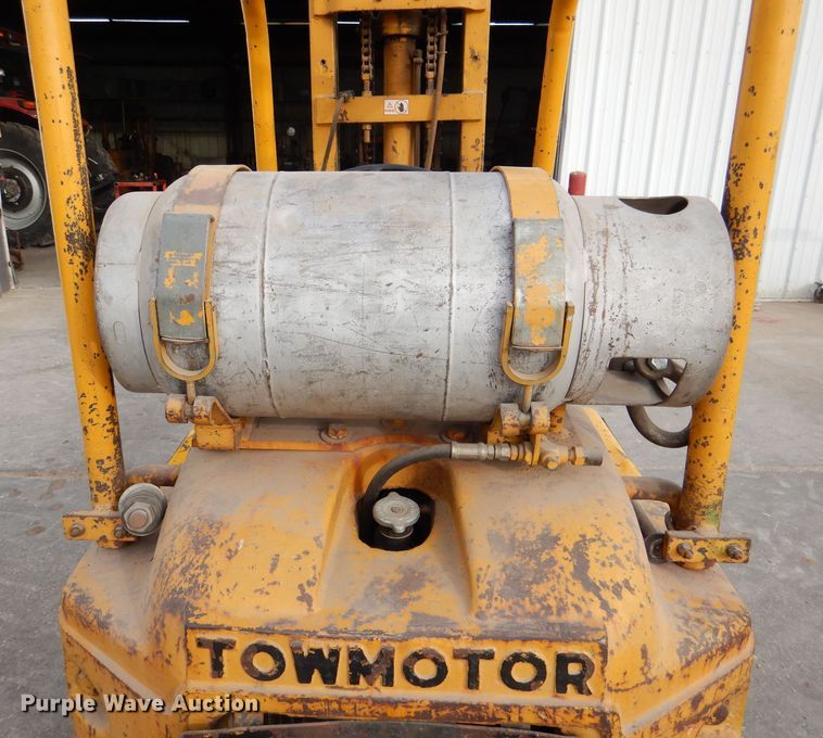 image for item DN5379 Towmotor 462SLP4024  forklift