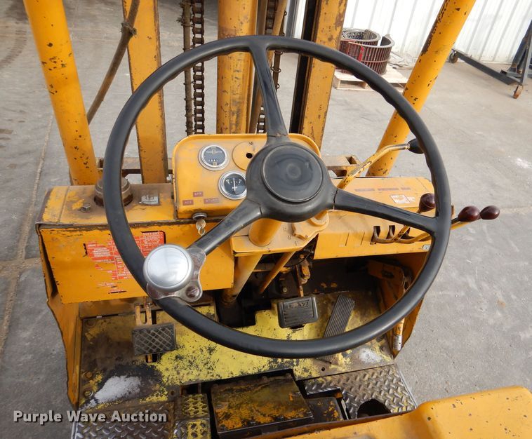 image for item DN5379 Towmotor 462SLP4024  forklift