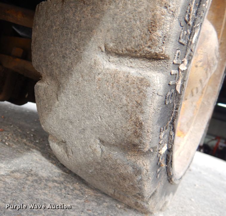 image for item DN5379 Towmotor 462SLP4024  forklift