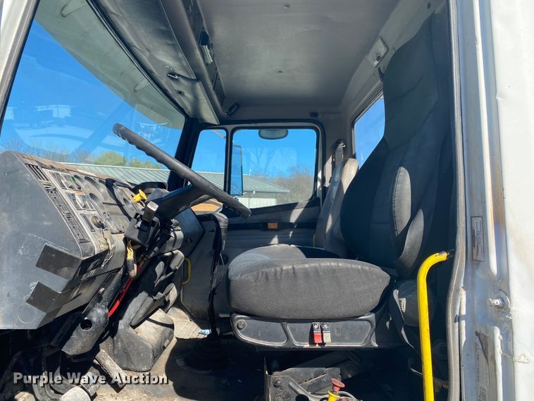 image for item DN6572 1998 Freightliner FL80  vacuum truck