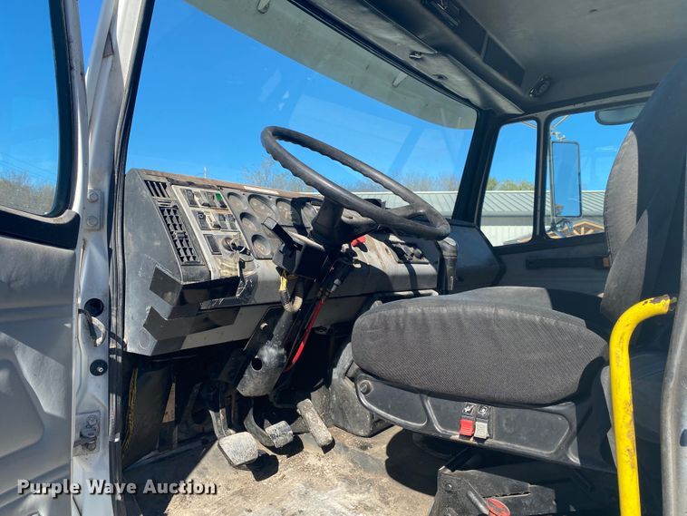 image for item DN6572 1998 Freightliner FL80  vacuum truck