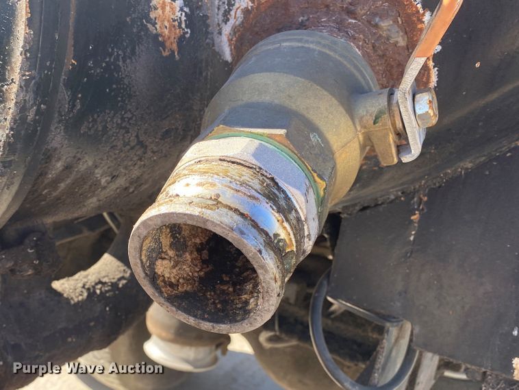 image for item DN6572 1998 Freightliner FL80  vacuum truck