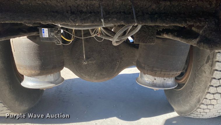 image for item DN6572 1998 Freightliner FL80  vacuum truck