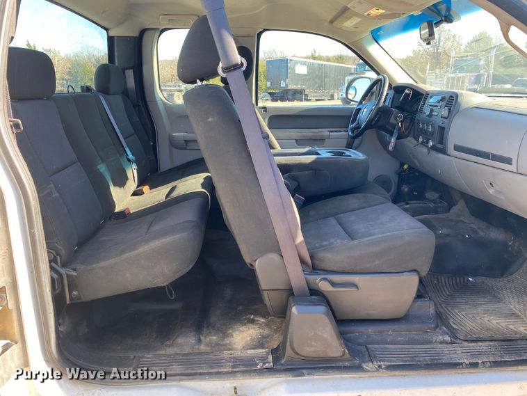 image for item DN6596 2011 Chevrolet Silverado 1500  Ext. Cab pickup truck