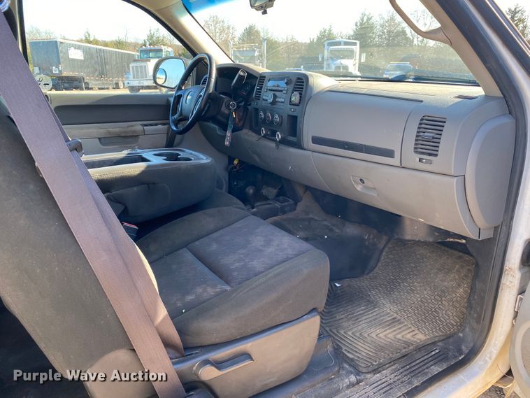 image for item DN6596 2011 Chevrolet Silverado 1500  Ext. Cab pickup truck