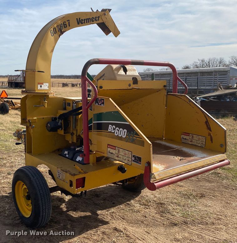 image for item DN6601 2010 Vermeer BC600XL  wood chipper