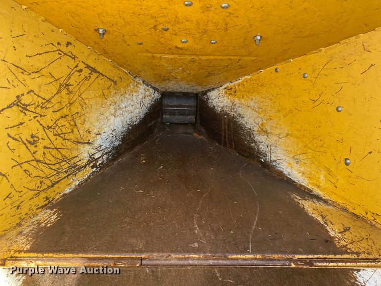 image for item DN6601 2010 Vermeer BC600XL  wood chipper