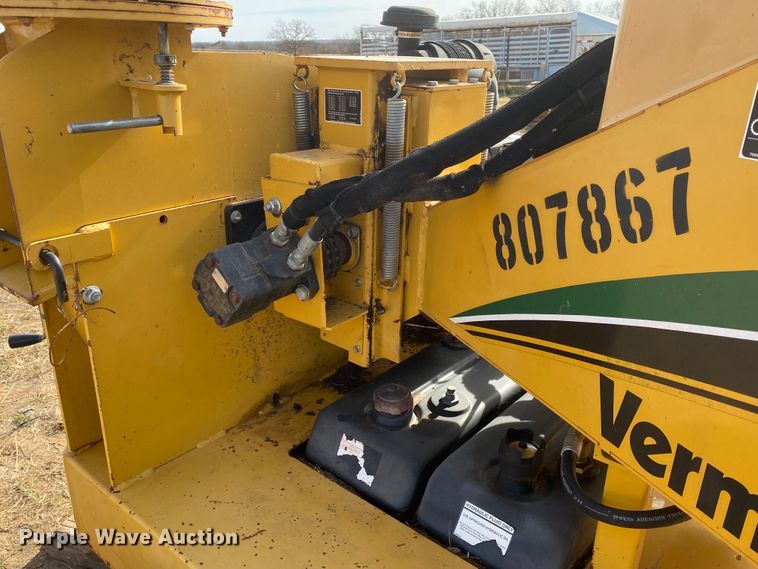 image for item DN6601 2010 Vermeer BC600XL  wood chipper