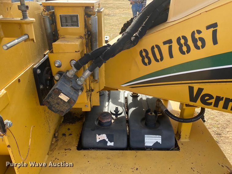 image for item DN6601 2010 Vermeer BC600XL  wood chipper