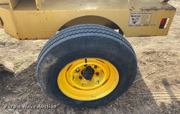 image for item DN6601 2010 Vermeer BC600XL  wood chipper